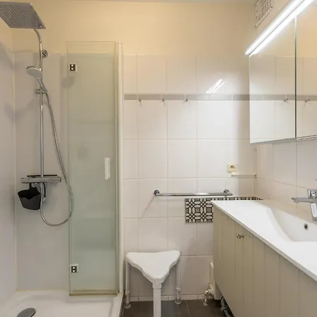 2000 - 0302 + Park. 3 Apartment