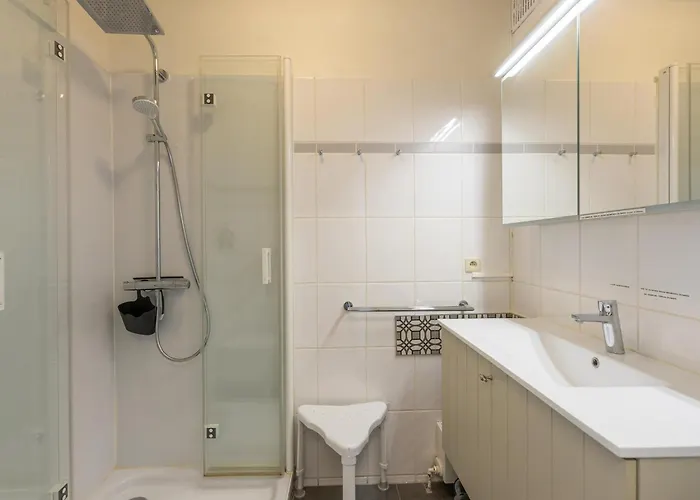 2000 - 0302 + Park. 3 Apartment